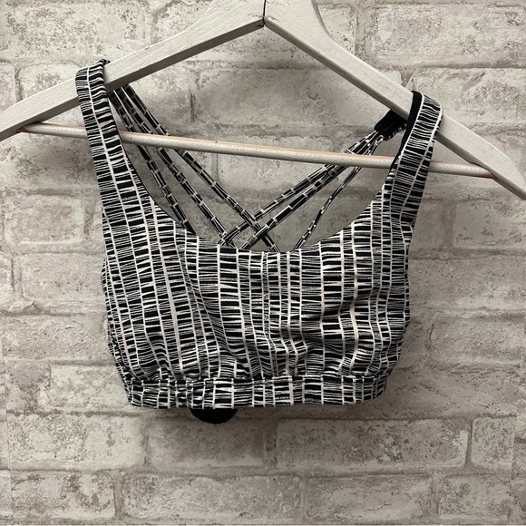 VICTORIA’S Secret sports bra women’s small black and white geometrical pattern - Picture 1 of 4